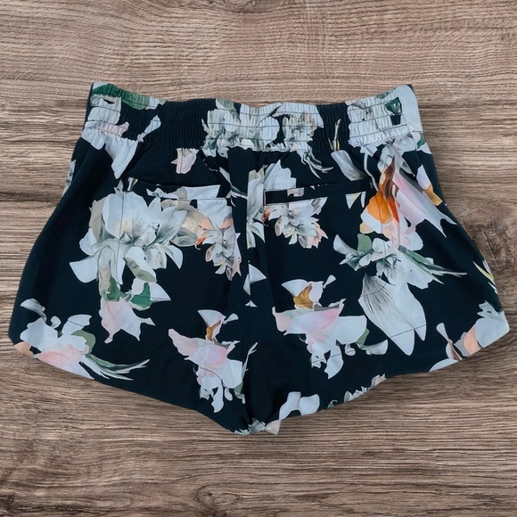 Athleta Hudson Board Shorts Size 8 Tropical Black Floral Swim Surf Pockets - Picture 2 of 5